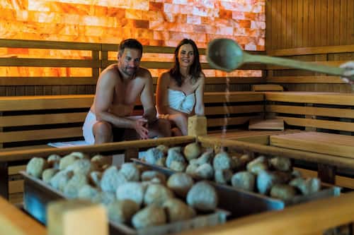 Sauna, tina de hidromasaje y baño de vapor