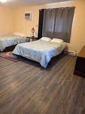 Cortinas blackout, wifi gratis y ropa de cama 