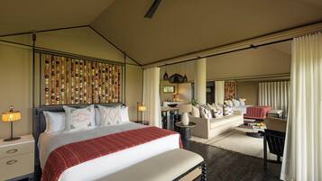 1 bedroom, premium bedding, free minibar, in-room safe