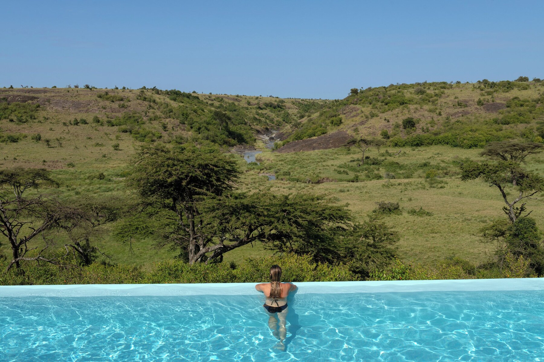 Outdoor pool, an infinity pool, sun loungers