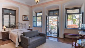 Suite Junior, balcon (Phaedra) | 1 chambre, coffres-forts dans les chambres