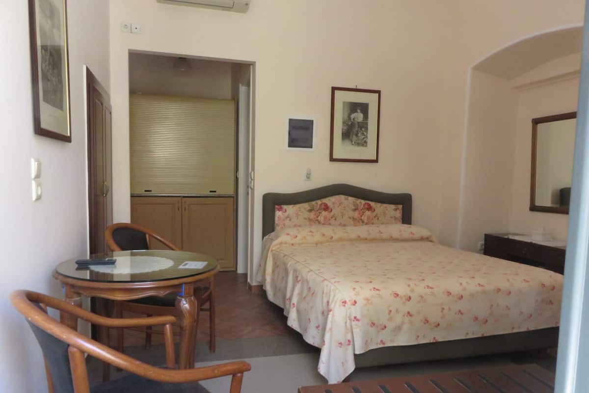 Economy Studio (Electra) | 1 bedroom, in-room safe, laptop workspace, free WiFi