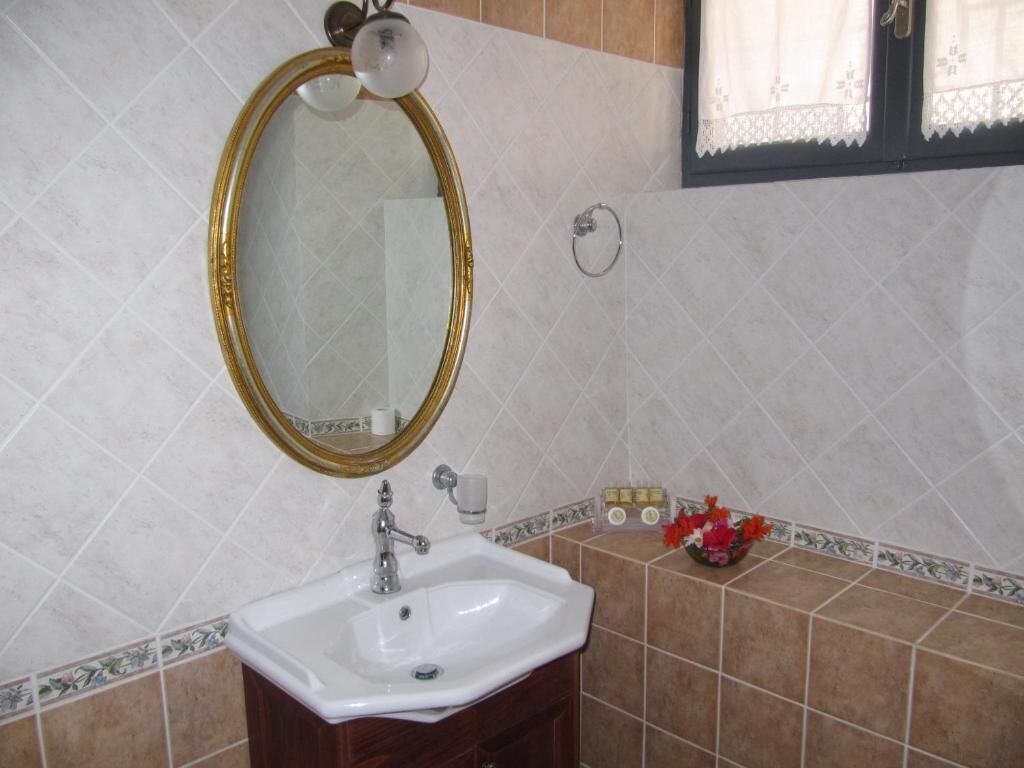 shower, free toiletries, hair dryer, bathrobes