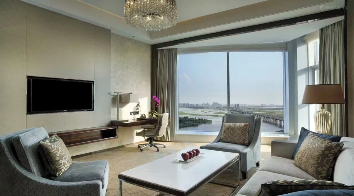Premier Suite, 1 Bedroom | Premium bedding, down comforters, pillowtop beds, minibar