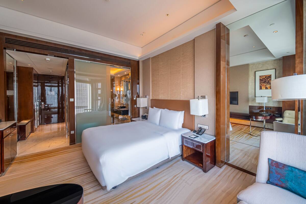 Premium bedding, down duvets, pillow-top beds, minibar