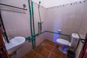 Twin Room | Bathroom | Shower, free toiletries, hair dryer, bidet - Etoile des Gorges (Toudgha El Oulia)