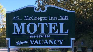 A motel sign with the name 'McGregor Inn' and a vacancy notice.