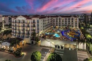 Exterior - Courtyard by Marriott Anaheim Theme Park Entrance (Anaheim)