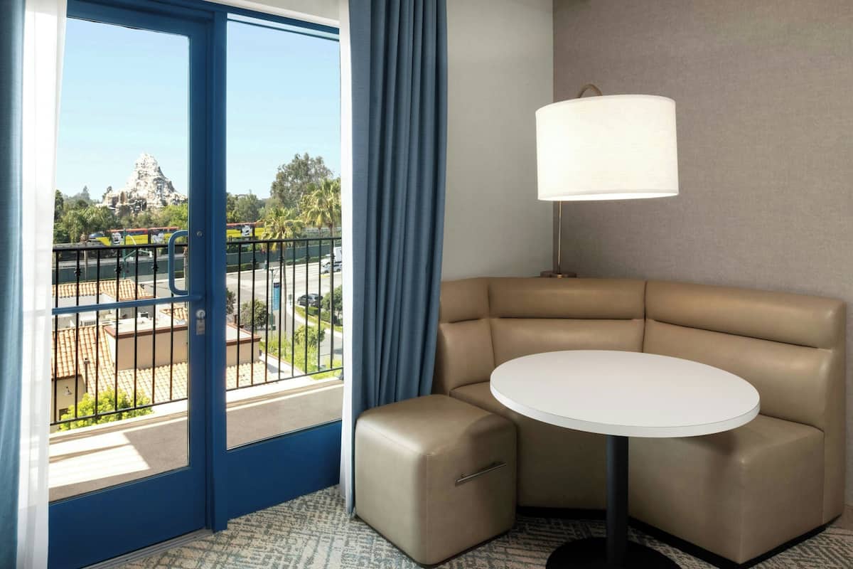Premium bedding, in-room safe, desk, iron/ironing board