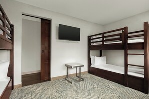 Premium bedding, in-room safe, desk, iron/ironing board