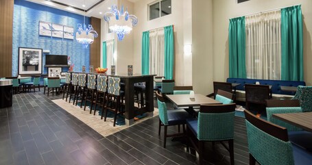 Hampton Inn Suites Orlando At SeaWorld - Image 21
