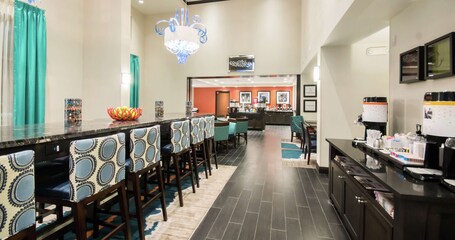Hampton Inn Suites Orlando At SeaWorld - Image 35