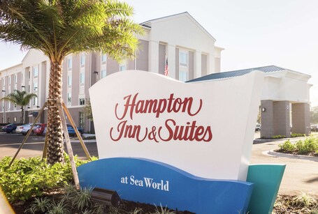 Hampton Inn Suites Orlando At SeaWorld - Image 8