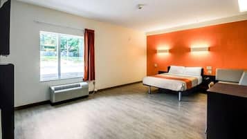 Iron/ironing board, free WiFi, bed sheets