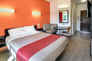 Iron/ironing board, free WiFi, bed sheets