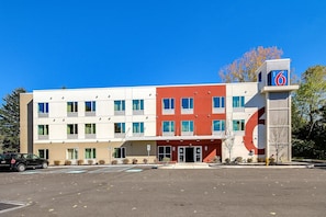Front of property - Motel 6 Allentown, PA (Allentown)