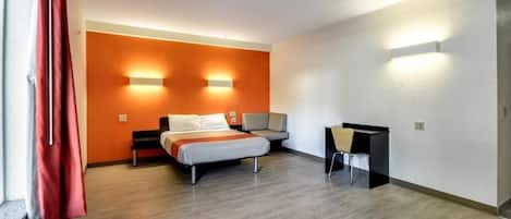 Fer et planche à repasser, Wi-Fi gratuit, draps fournis