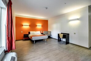 Iron/ironing board, free WiFi, bed sheets