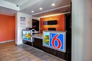 Lobby - Motel 6 Allentown, PA (Allentown)
