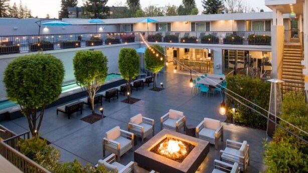 A rooftop patio with outdoor seating, a fire pit, and a pool. - Hotel Lucent (Menlo Park)