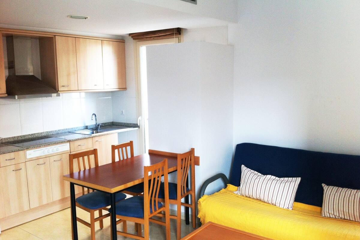 Economy Apartment | Living area | 19-inch flat-screen TV with digital channels, TV