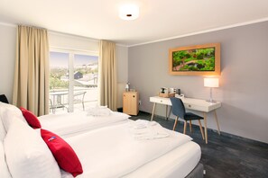 Minibar, escritorio, cortinas blackout y wifi gratis