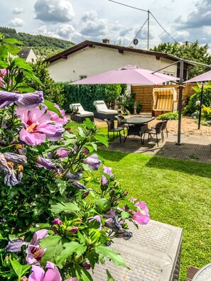 Aperto a pranzo e cena, cucina internazionale