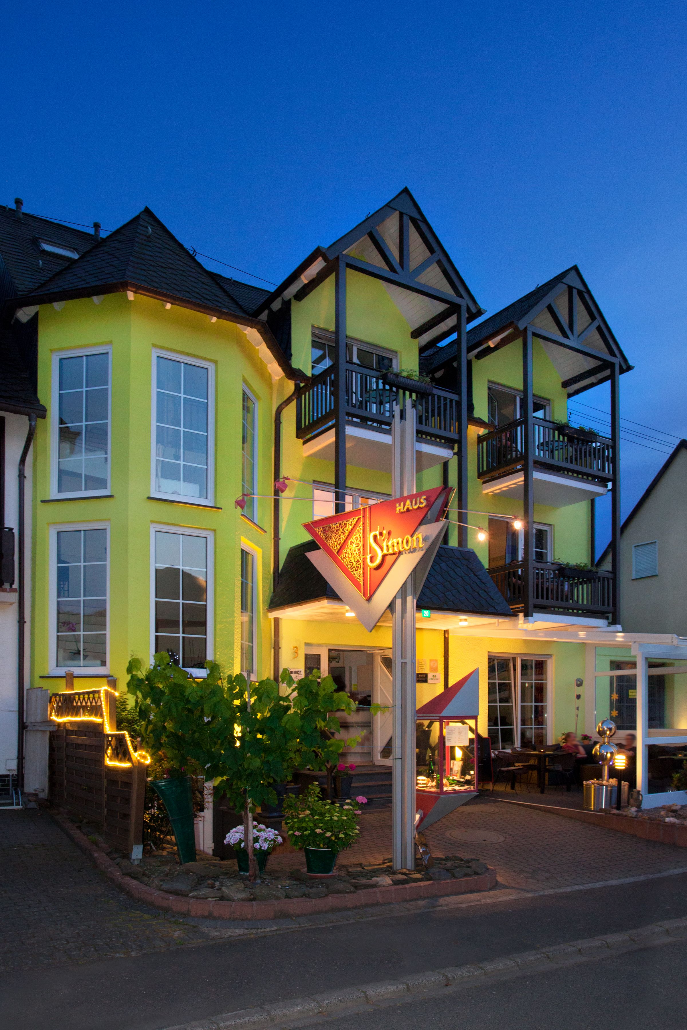 Fassade der Unterkunft – Abend/Nacht