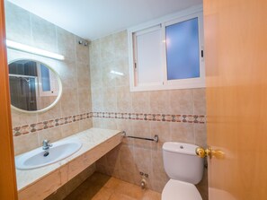 Apartamento, 2 quartos | Banheiro | Chuveiro