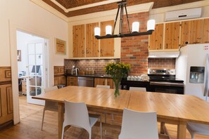 Shared kitchen - B&B du Village - BBV (Montreal)