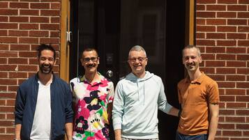 Vista frontal de la propiedad