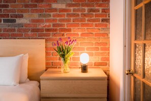 Sistema de insonorización, tabla de planchar con plancha y wifi gratis 