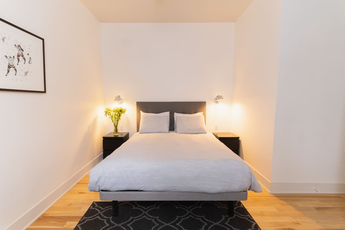 Double Room, Private Bathroom | 1 bedroom, soundproofing, iron/ironing board, free WiFi