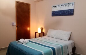 Individually furnished, desk, laptop workspace, blackout curtains - Mansion Giahn Inn (Cancun)