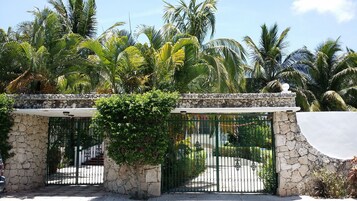 Entrada de la propiedad