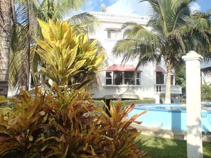 Outdoor pool - Mansion Giahn Inn (Cancun)