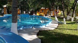 Outdoor pool - Mansion Giahn Inn (Cancun)