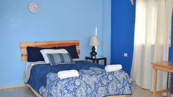 Basic-Doppelzimmer, 1 Schlafzimmer, Gartenblick | Individuell eingerichtet, Schreibtisch, laptopgeeigneter Arbeitsplatz