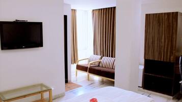 Minibar, in-room safe, desk, iron/ironing board