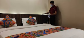 Deluxe Room, 1 King Bed, Accessible, Non Smoking | Minibar, in-room safe, desk, iron/ironing board