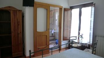 Chambre Double, balcon | 1 chambre, literie de qualité supérieure, bureau, rideaux occultants