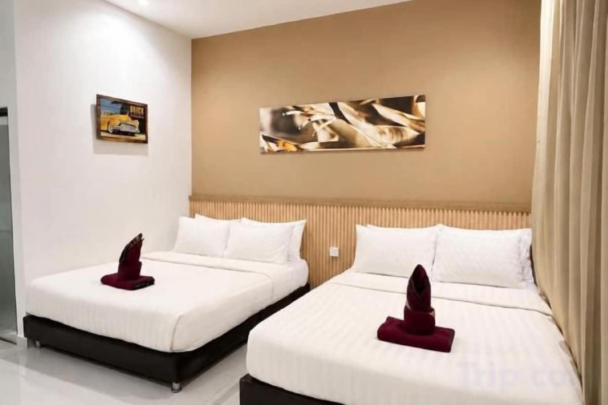 Escritorio, wifi gratis y ropa de cama