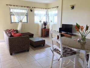 公寓, 1 間臥室 | 客廳 | 32 吋平面電視連有線電視頻道、電視、MP3 插座