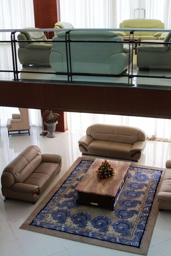 Lobby sitting area - Afarensis International Hotel (Addis Ababa)