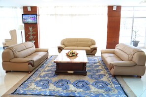 Lobby sitting area - Afarensis International Hotel (Addis Ababa)