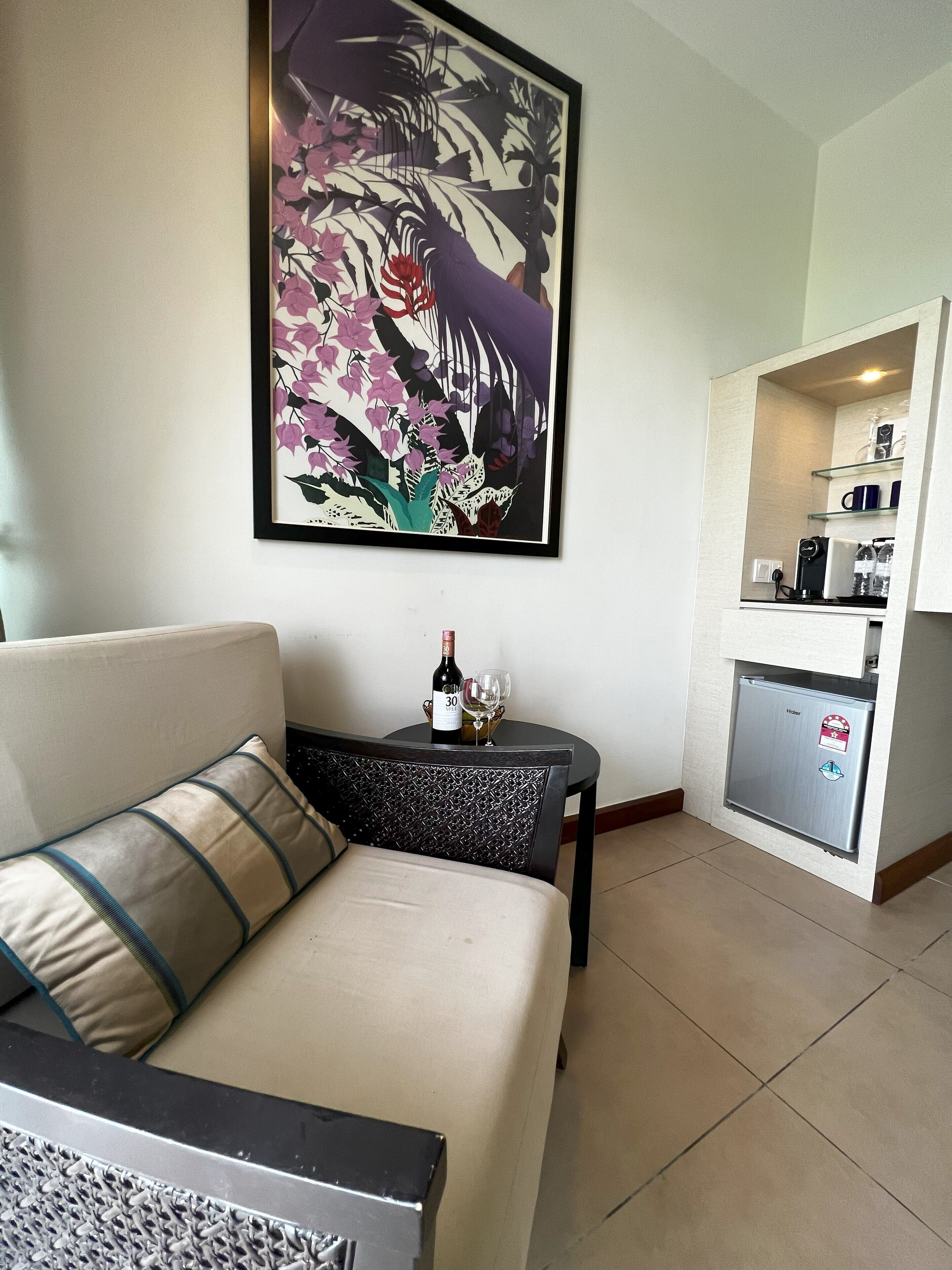 standard studio suite | living area | flat-screen tv