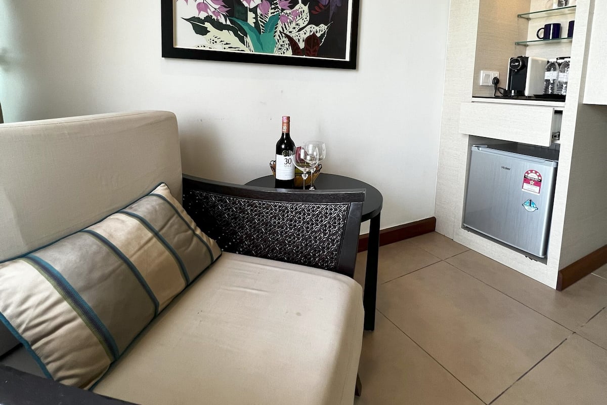 standard studio suite | living area | flat-screen tv