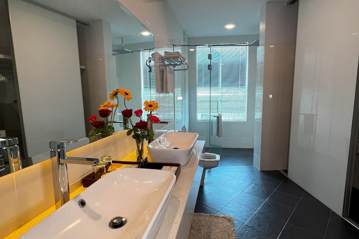 standard studio suite | bathroom | free toiletries, hair dryer, bathrobes, slippers
