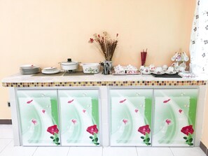 Villa, 3 habitaciones | Cocineta privada | Refrigerador, microondas, parrilla de estufa y cafetera y tetera 