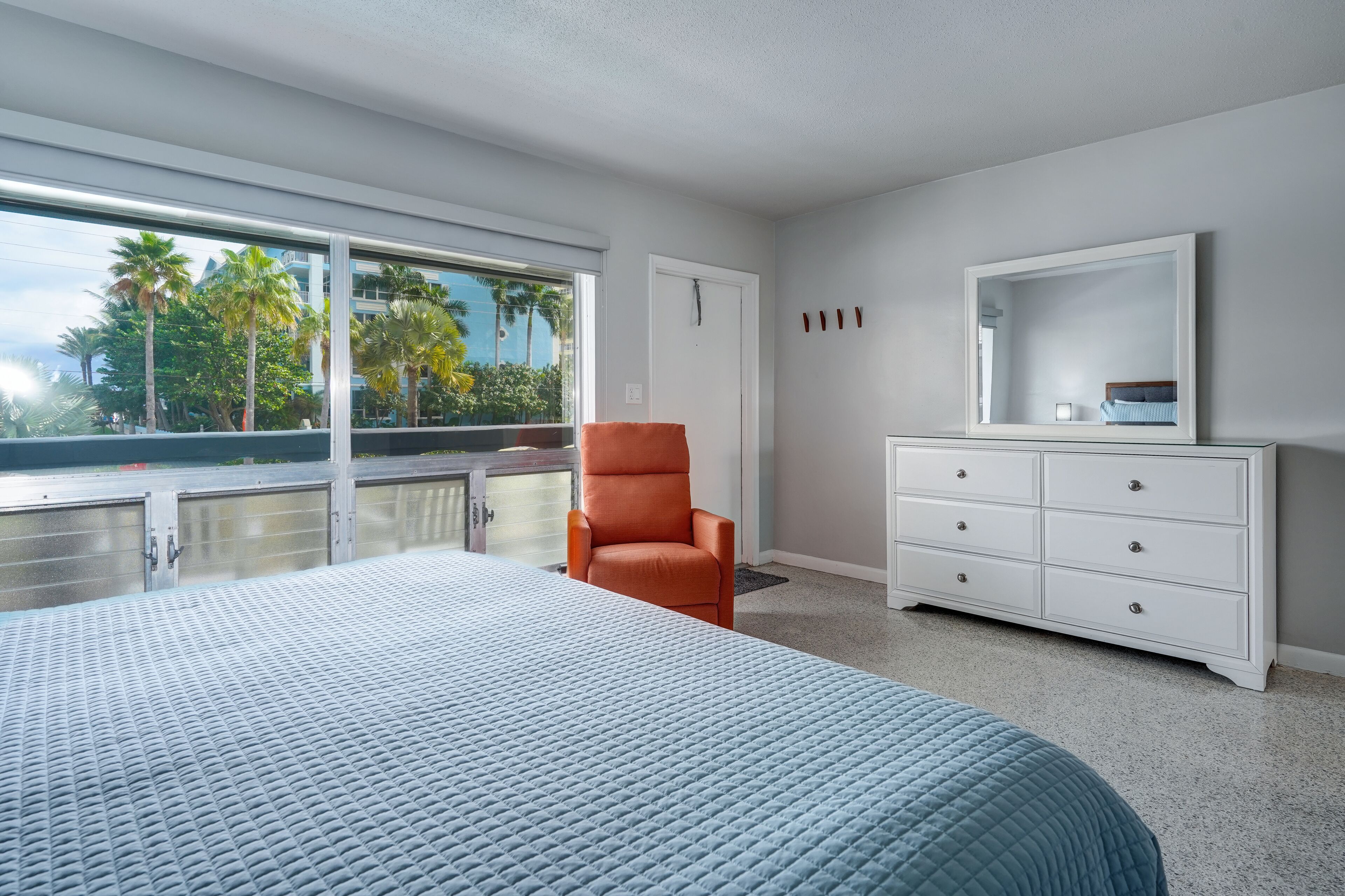 Suite monolocale, 1 letto king, cucina | Una cassaforte in camera, Wi-Fi gratuito, lenzuola